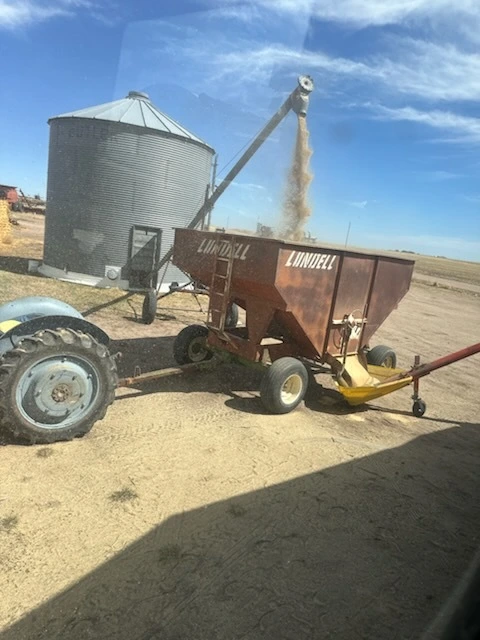 Gallery Image: Golden Waves llc Mobile Grain Cleaning